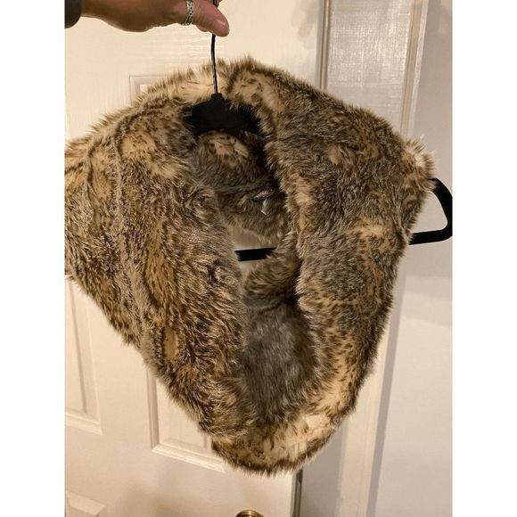 Aerie 🐾  Faux Fur Cowl Scarf Tan One Size - Picture 1 of 4